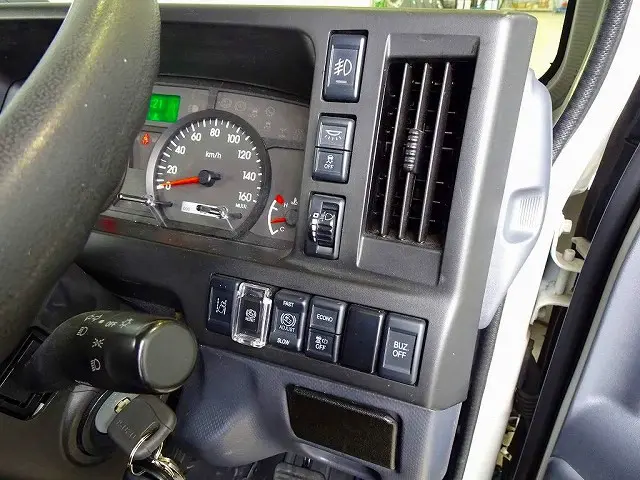 いすゞ エルフ 2RG-NHR88AN(2WD)の写真16