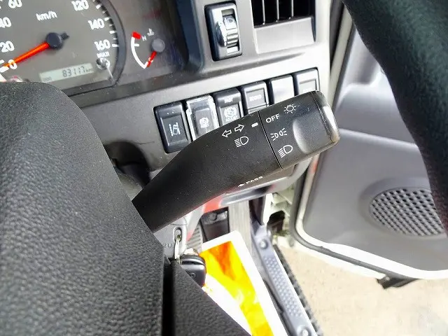 いすゞ エルフ 2RG-NHR88AN(2WD)の写真19