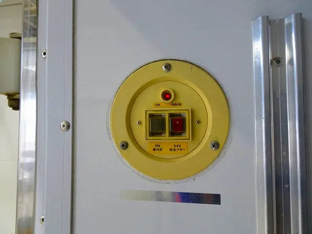 いすゞ エルフ 2RG-NHR88AN(2WD)の写真25