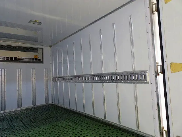 荷台内寸:305×172×178(181) 床ステンレス/プラスチックすのこ付(3cm) 左サイドスライドドア ラッシング1段(77cm) 水抜き穴2個 荷室LED灯2個 -5度設定 -2.5度確認|いすゞ エルフ 2RG-NHR88AN(2WD)の写真25