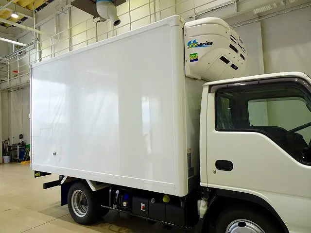 荷台内寸:305×172×178(181) 床ステンレス/プラスチックすのこ付(3cm) 左サイドスライドドア ラッシング1段(77cm) 水抜き穴2個 荷室LED灯2個 -5度設定 -2.5度確認|いすゞ エルフ 2RG-NHR88AN(2WD)の写真27