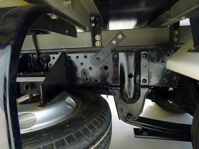 いすゞ エルフ 2RG-NHR88AN(2WD)の写真34