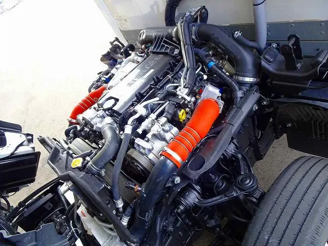 エンジンルーム|いすゞ エルフ 2RG-NHR88AN(2WD)の写真34
