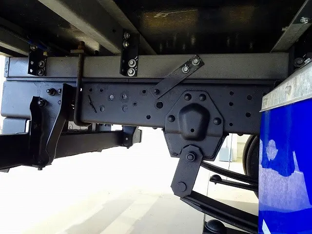 シャーシは 錆止め/マフラー塗装 仕上げに力を入れています。|いすゞ エルフ 2RG-NHR88AN(2WD)の写真42