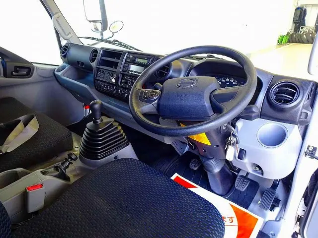 AC PS PW SRS ABS 集中ドアロック 左電格ミラー Bluetooth バックモニター ターボ 排気ブレーキ 坂道発進補助装置 フロア5MT|日野 デュトロ 2KG-XZU775M(4WD)の写真5