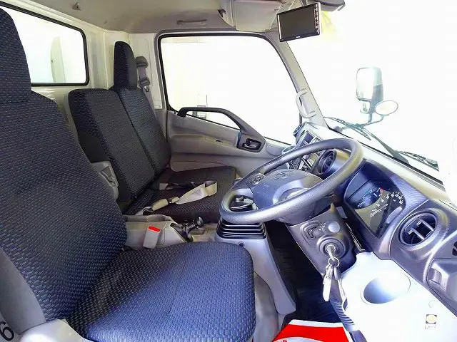 車線逸脱警報装置 衝突被害軽減ブレーキ アイドリングストップ フォグランプ トラクションコントロール 電動パーキングブレーキ クリアランスソナー |日野 デュトロ 2KG-XZU775M(4WD)の写真6