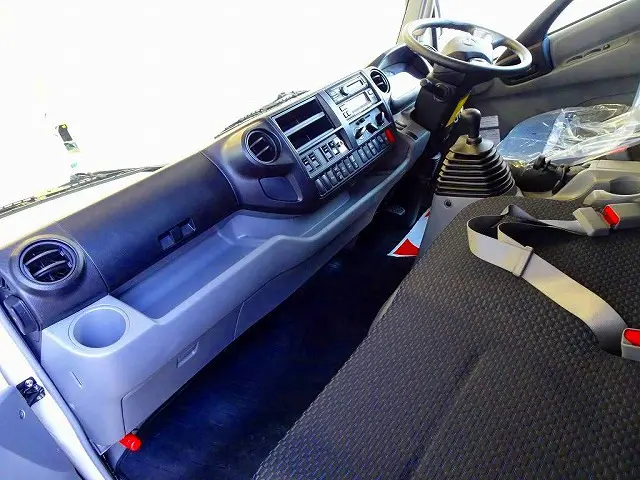 AC PS PW SRS ABS 集中ドアロック 左電格ミラー Bluetooth バックモニター ターボ 排気ブレーキ 坂道発進補助装置 フロア5MT|日野 デュトロ 2KG-XZU775M(4WD)の写真8