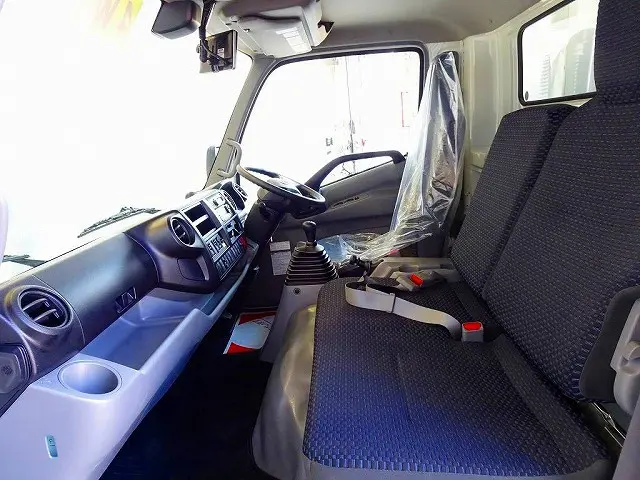 車線逸脱警報装置 衝突被害軽減ブレーキ アイドリングストップ フォグランプ トラクションコントロール 電動パーキングブレーキ クリアランスソナー |日野 デュトロ 2KG-XZU775M(4WD)の写真9