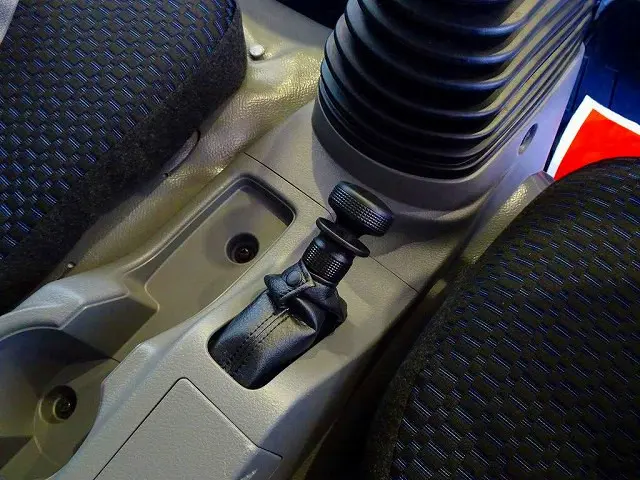 電動パーキングブレーキ|日野 デュトロ 2KG-XZU775M(4WD)の写真17