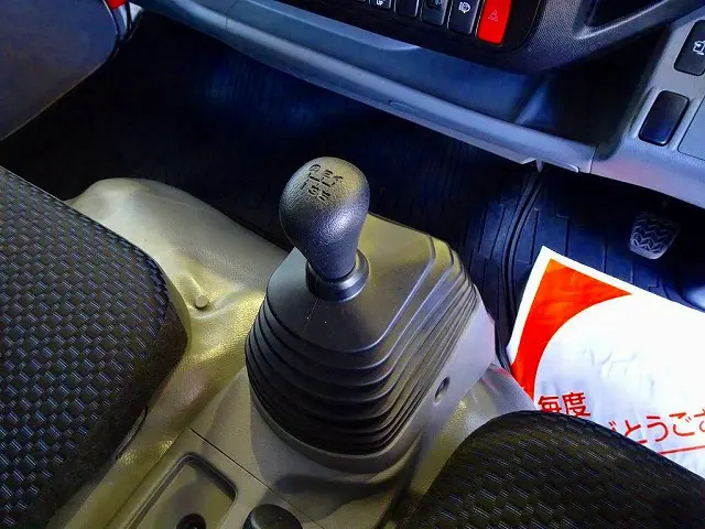 フロア5MT|日野 デュトロ 2KG-XZU775M(4WD)の写真18
