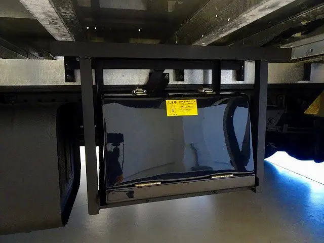 左右シャシリア3連タイヤチェーンフック 左シャシ中央工具箱 タイヤ止め2個|日野 デュトロ 2KG-XZU775M(4WD)の写真41