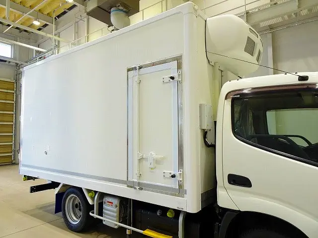 R荷室内寸:289×166×184(すのこ付:181) F荷室内寸:76×167×135(すのこ付:132) 荷室2室式 左右サイドドア 東プレ/XL22LOC-P -30度設定 -12度確認|日野 デュトロ 2RG-XZC645M(2WD)の写真23