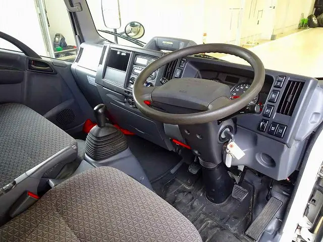 いすゞ エルフ 2RG-NLR88AN(2WD)の写真5