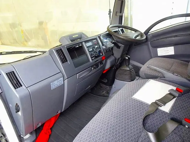 いすゞ エルフ 2RG-NLR88AN(2WD)の写真8