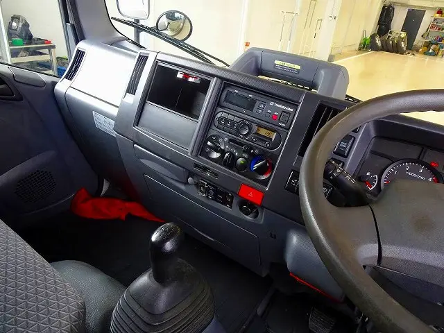 いすゞ エルフ 2RG-NLR88AN(2WD)の写真10