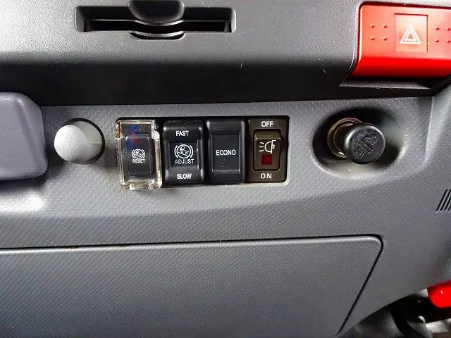 いすゞ エルフ 2RG-NLR88AN(2WD)の写真14
