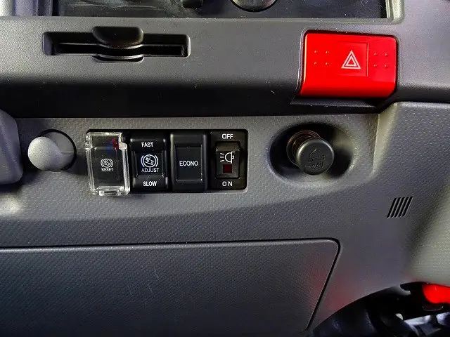 いすゞ エルフ 2RG-NLR88AN(2WD)の写真14