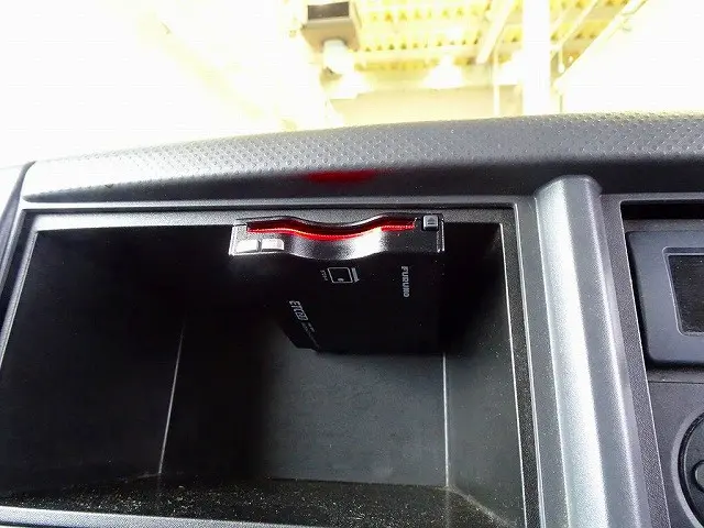 いすゞ エルフ 2RG-NLR88AN(2WD)の写真15