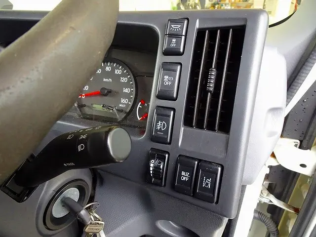 いすゞ エルフ 2RG-NLR88AN(2WD)の写真19