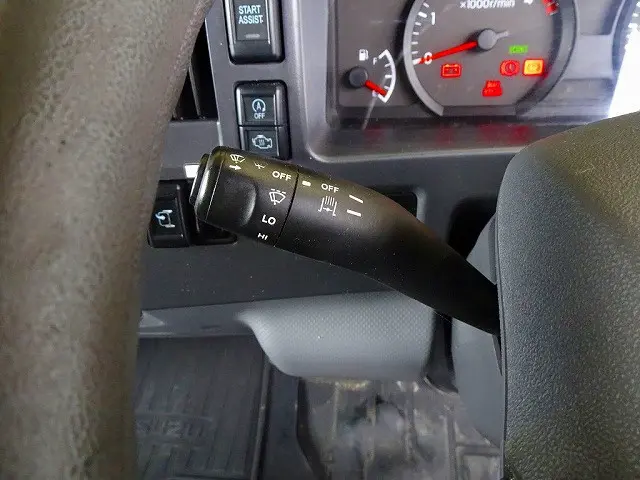 いすゞ エルフ 2RG-NLR88AN(2WD)の写真20