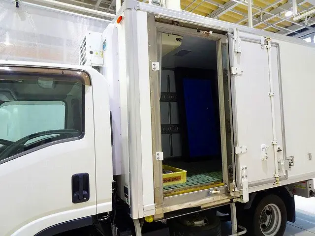 いすゞ エルフ 2RG-NLR88AN(2WD)の写真32