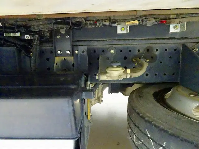 いすゞ エルフ 2RG-NLR88AN(2WD)の写真37