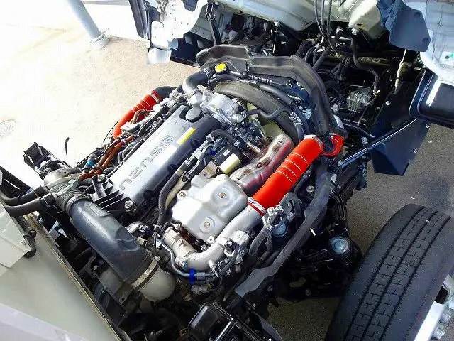 エンジンルーム|いすゞ エルフ 2RG-NLR88AN(2WD)の写真37
