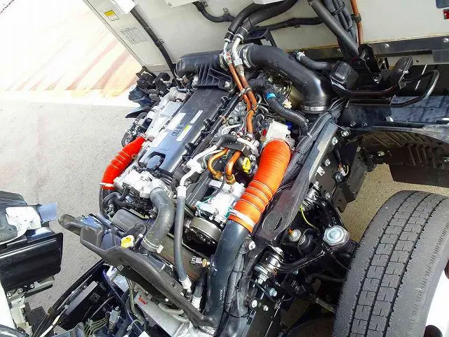 エンジンルーム|いすゞ エルフ 2RG-NLR88AN(2WD)の写真38