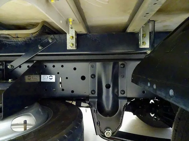 シャーシは 錆止め/マフラー塗装 仕上げに力を入れています。|いすゞ エルフ 2RG-NLR88AN(2WD)の写真40