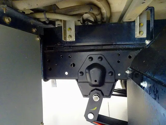 シャーシは 錆止め/マフラー塗装 仕上げに力を入れています。|いすゞ エルフ 2RG-NLR88AN(2WD)の写真46
