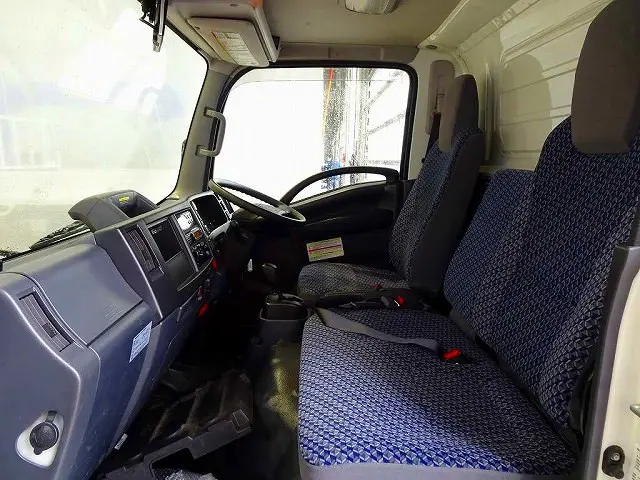 いすゞ エルフ 2RG-NMR88AN(2WD)の写真8