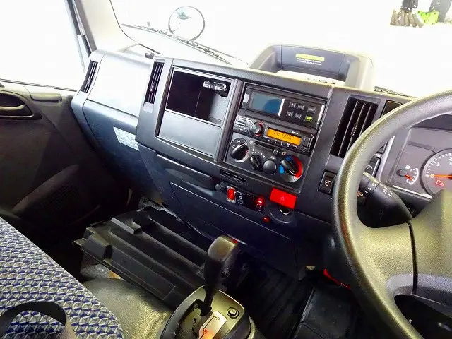 いすゞ エルフ 2RG-NMR88AN(2WD)の写真9