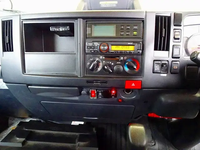 いすゞ エルフ 2RG-NMR88AN(2WD)の写真10