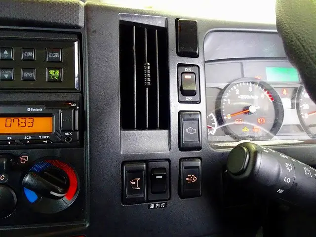 いすゞ エルフ 2RG-NMR88AN(2WD)の写真12