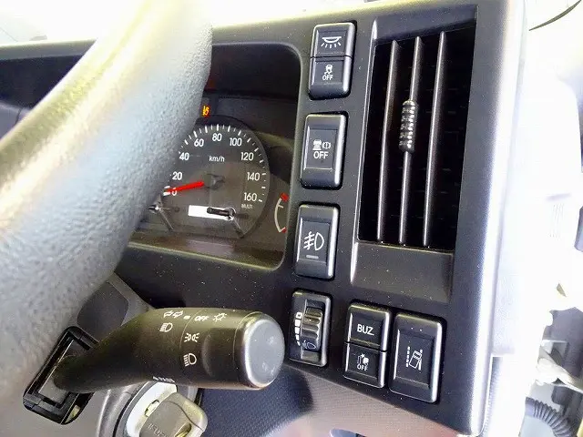 いすゞ エルフ 2RG-NMR88AN(2WD)の写真17
