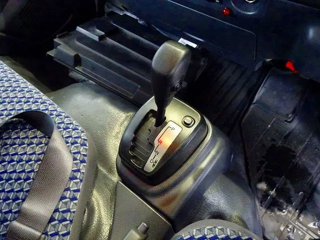 いすゞ エルフ 2RG-NMR88AN(2WD)の写真18