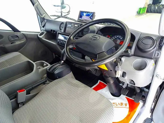 AC PS PW SRS ABS 集中ドアロック AM/FMラジオ バックモニター ドラレコ ターボ 排気ブレーキ 車線逸脱警報装置 PCS アイドリングストップ フォグランプ TRC |日野 デュトロ TPG-XZC605M(2WD)の写真5