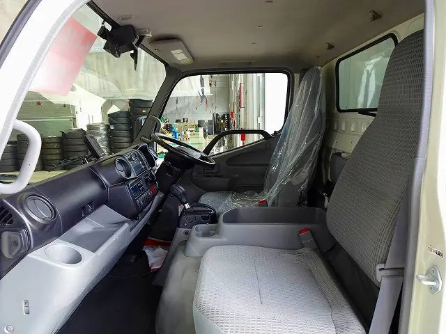 AC PS PW SRS ABS 集中ドアロック AM/FMラジオ バックモニター ドラレコ ターボ 排気ブレーキ 車線逸脱警報装置 PCS アイドリングストップ フォグランプ TRC |日野 デュトロ TPG-XZC605M(2WD)の写真8