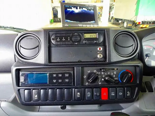 AC PS PW SRS ABS 集中ドアロック AM/FMラジオ バックモニター ドラレコ ターボ 排気ブレーキ 車線逸脱警報装置 PCS アイドリングストップ フォグランプ TRC |日野 デュトロ TPG-XZC605M(2WD)の写真10