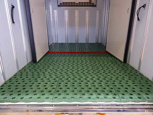 荷台内寸:300×167×165 床プラスチックすのこ付 左サイドスライドドア(151cm/83cm) 水抜き穴前1対 荷室灯2個 仕切り扉付(脱着可) 低温±30度設定 -18度確認|日野 デュトロ TPG-XZC605M(2WD)の写真22