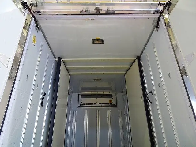 荷台内寸:300×167×165 床プラスチックすのこ付 左サイドスライドドア(151cm/83cm) 水抜き穴前1対 荷室灯2個 仕切り扉付(脱着可) 低温±30度設定 -18度確認|日野 デュトロ TPG-XZC605M(2WD)の写真23