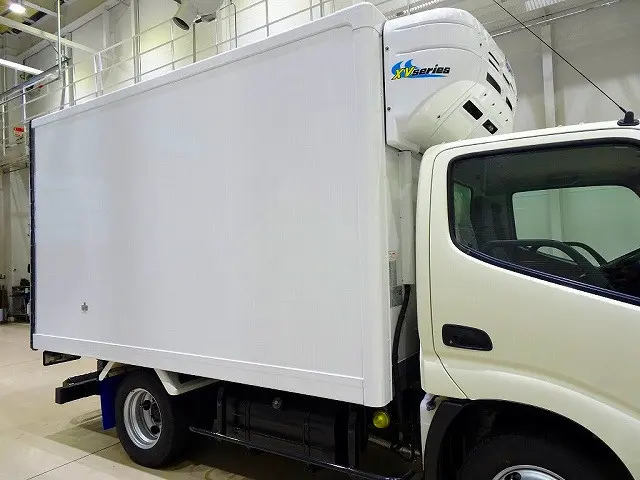 荷台内寸:300×167×165 床プラスチックすのこ付 左サイドスライドドア(151cm/83cm) 水抜き穴前1対 荷室灯2個 仕切り扉付(脱着可) 低温±30度設定 -18度確認|日野 デュトロ TPG-XZC605M(2WD)の写真28