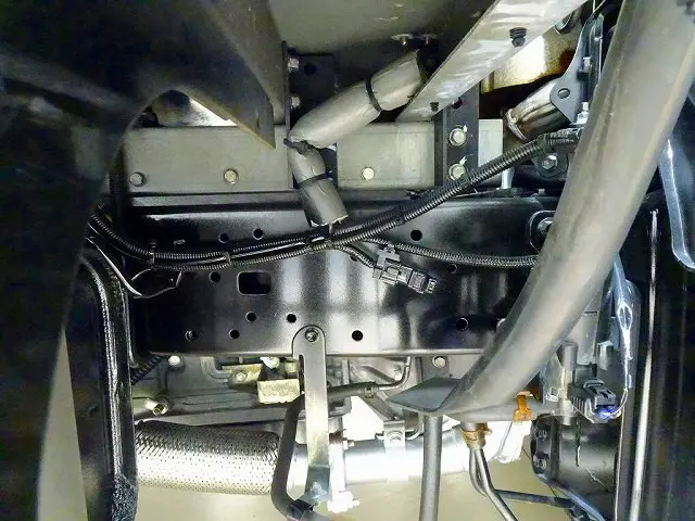 シャーシは 錆止め/マフラー塗装 仕上げに力を入れています。|日野 デュトロ TPG-XZC605M(2WD)の写真40