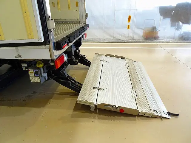 日野 デュトロ TPG-XZU710M(2WD)の写真39