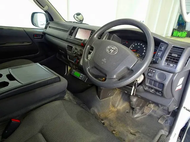 トヨタ ハイエースレジアス LDF-KDH206V(4WD)の写真5