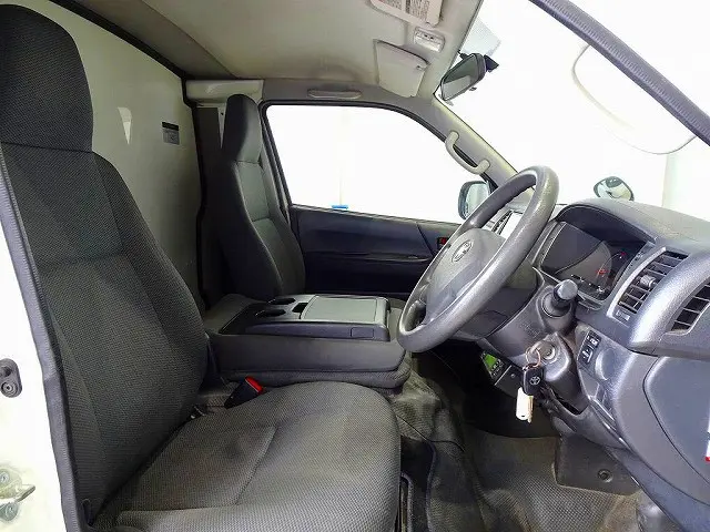 トヨタ ハイエースレジアス LDF-KDH206V(4WD)の写真6