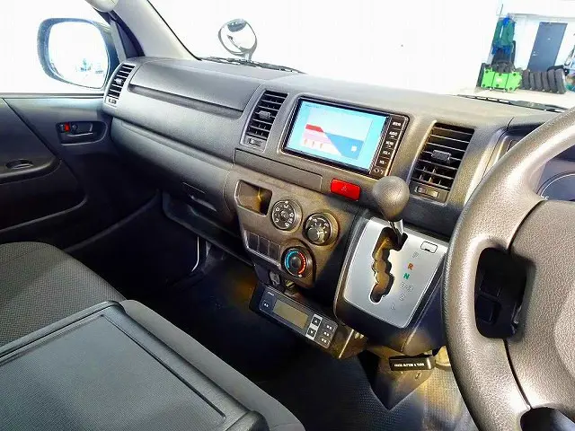 トヨタ ハイエースレジアス LDF-KDH206V(4WD)の写真9