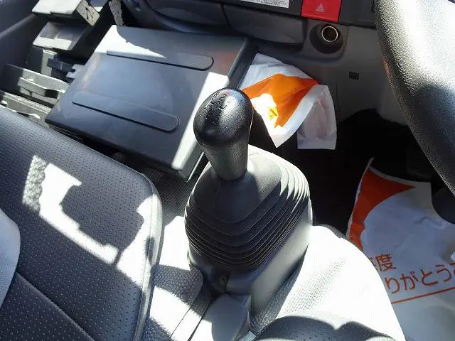 フロア5MT|いすゞ エルフ TPG-NKS85AN(4WD)の写真16