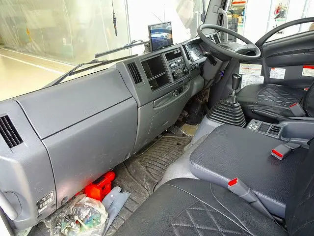 いすゞ フォワード 2RG-FRR90S2(2WD)の写真7