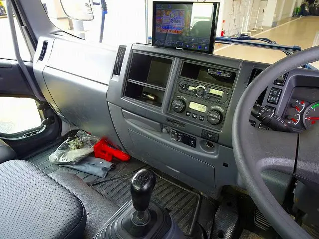いすゞ フォワード 2RG-FRR90S2(2WD)の写真9